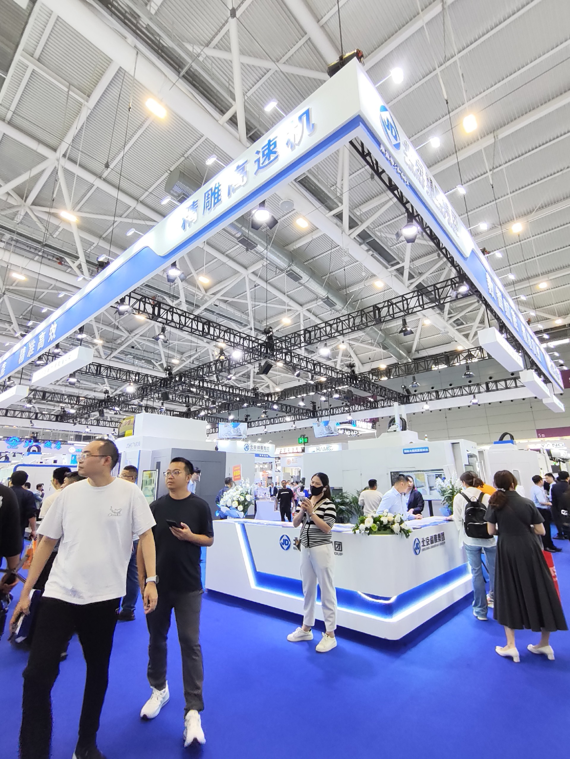 展臺設計搭建中的燈光設計有哪些技巧